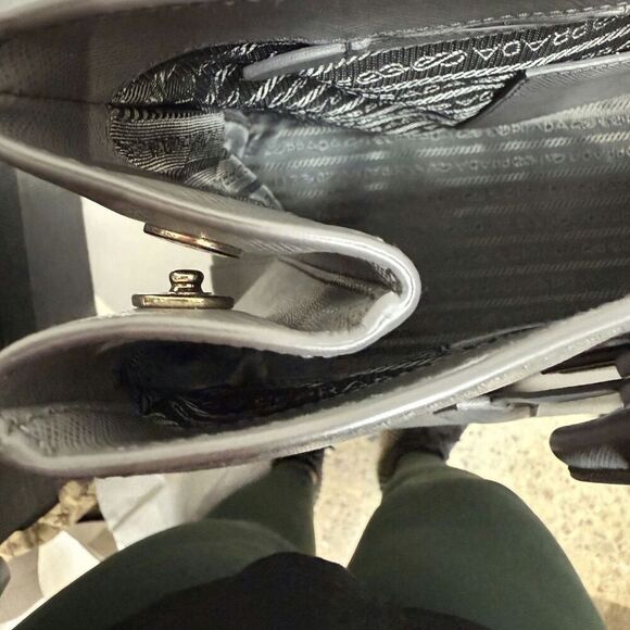 Prada Saffiano Lux large Tote Color Grey - Picture 3 of 12